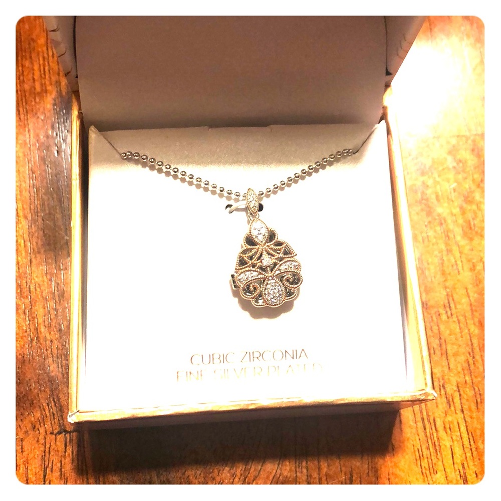 Lily & Lace Fine Silver Plated necklace/locket